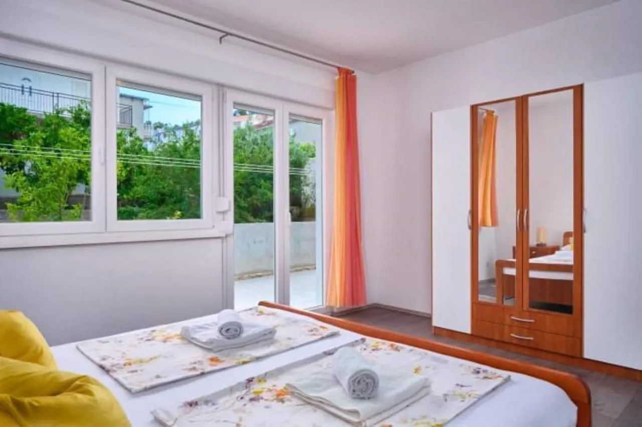 Apartments Simun - 15M From Beach Trogir 0*,